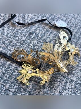 FINAL PRICE NWT Dolls Kill Gold Ornate Masquerade Mask